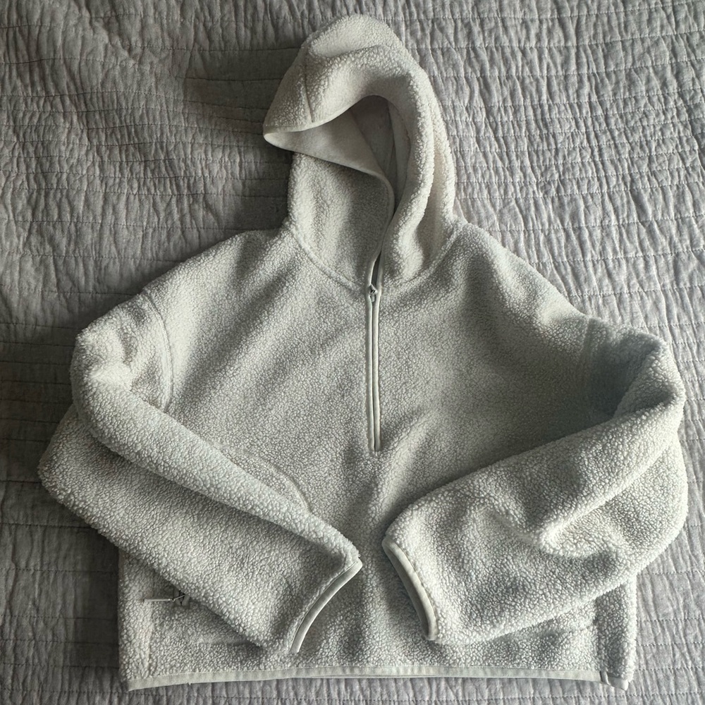 Uniqlo Sherpa Cozy Cream Cropped Pullover